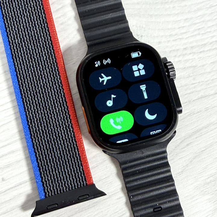 Смарт-годинник з AMOLED дисплеєм, вигляд збоку з бічною кнопкою
